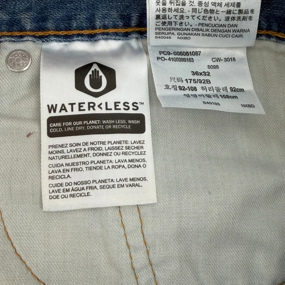 Levis 505 Regular Fit Jeans Mens 36x32 Medium Wash Blue Straight Leg Denim NEW